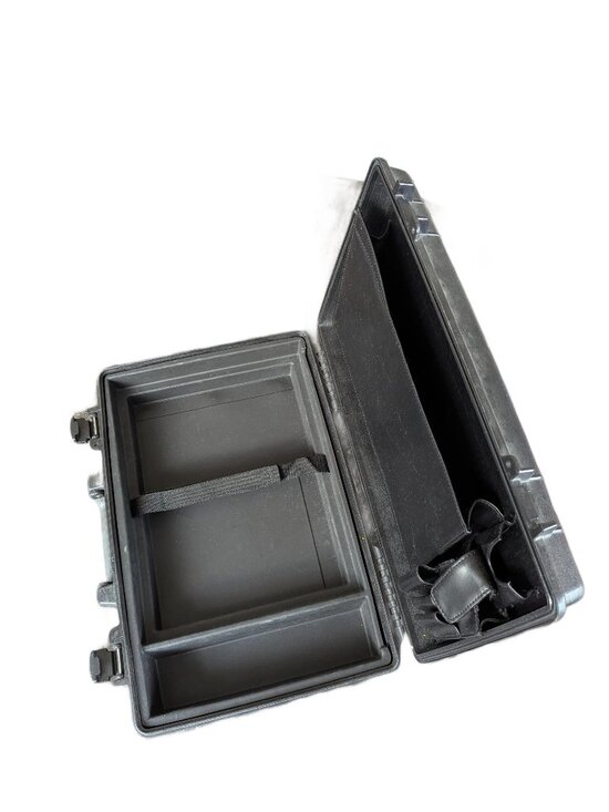 Pelican 1490 Case - Locking Laptop case / Briefcase - Picture 3 of 16